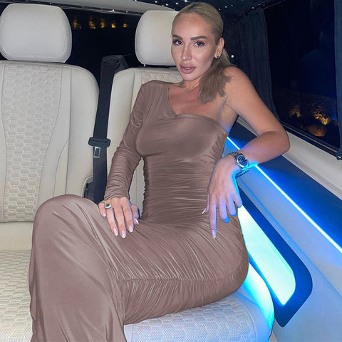 Vestido Slim com um ombro descoberto