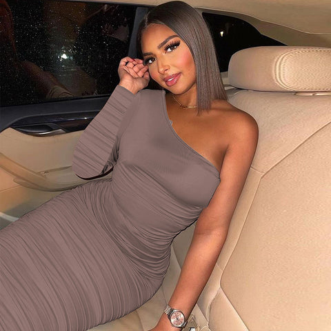 Vestido Slim com um ombro descoberto