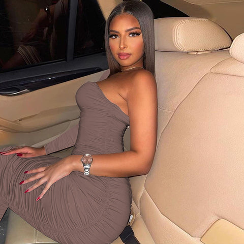 Vestido Slim com um ombro descoberto