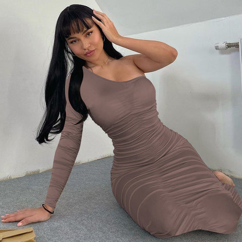 Vestido Slim com um ombro descoberto